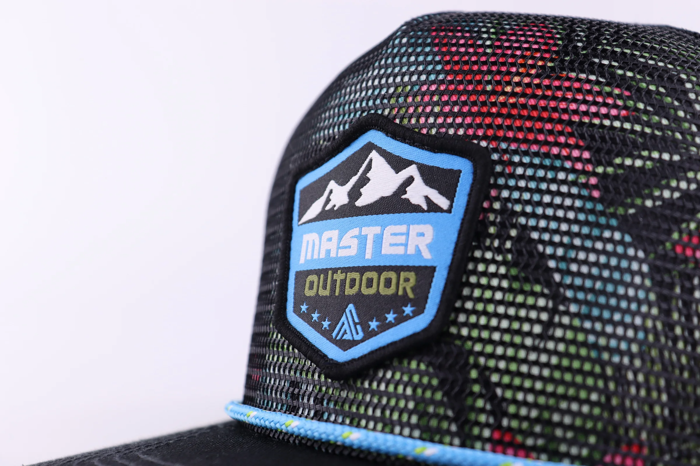 Custom 5-Panel Snapback Cap Breathable Mesh Fabric with Label Patch Logo Brim Rope Sporty Style for Travel and Casual Use