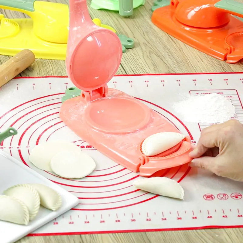 2023 New Hot Sale Kitchen Utensils Plastic Dumpling Maker Machine 2 In 1 Manual Dumpling Maker