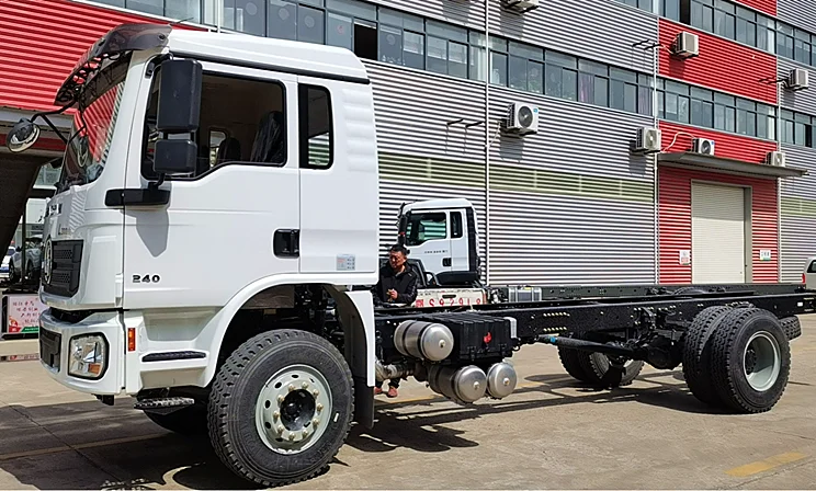 Shacman L3000 light cargo truck chassis 4X2 small lorry truck chassis 3-5 tons with good price