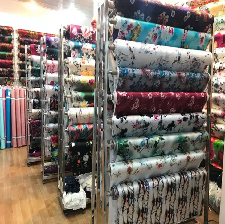 OEM Custom Printed Silk Fabric Pure Natual Digital Soft Floral Satin Silk Fabrics For Clothing Customized Print Screen Prints