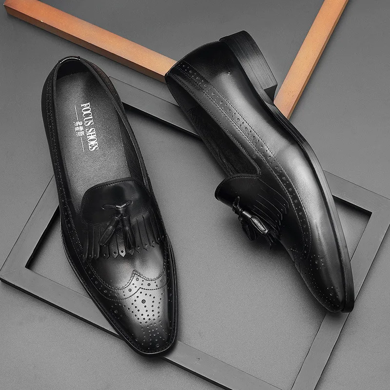 Туфли мужские кожаные без застежек заостренный носок бахрома лоферы боллок резной узор повседневная обувь для