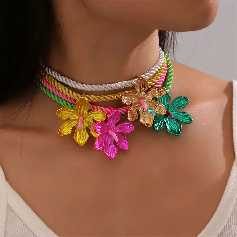 2024 Fashion Jewelry Wholesale Chunky Women Gold Pendant Necklace Colored Cotton Rope Flower Pendant Code Long Necklace Women