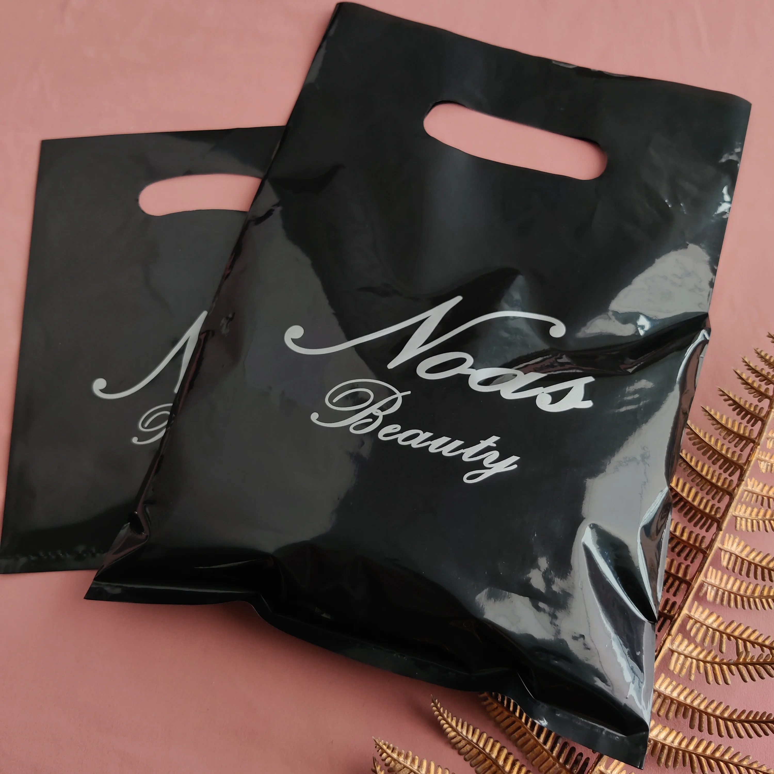 Custom Printed Brand White Die Cut Plastic Handle Bag, Apparel HDPE Foldable Carry Bag Large Plastic Shopping Bags