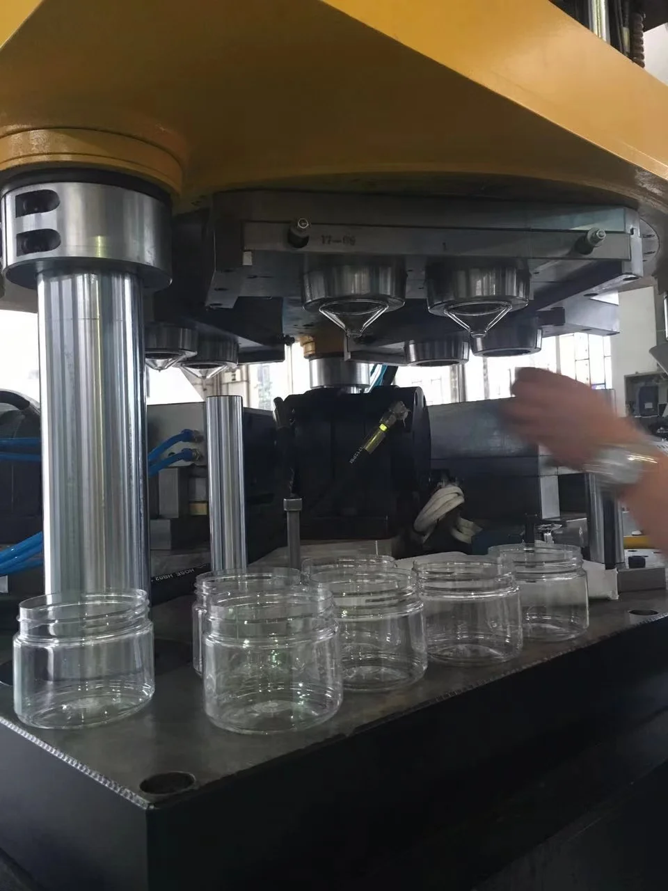 Four Stations Automatic Injection Stretch Blow Molding Machine Plastic Bottle Blowing Machine