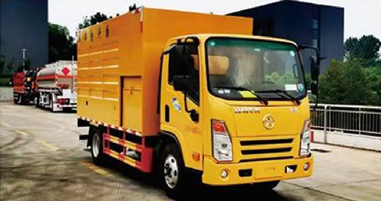 On Sales Green Garbage Transportation Crushing Treatment Vehicle Trees Material Smash Truck