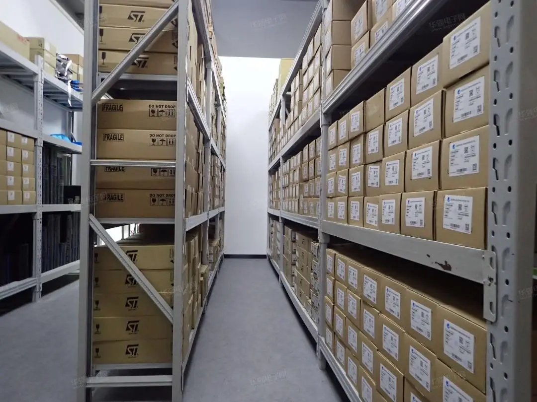 South Guan YU XC7A200T-1SBG484C   XC7A200T  package FBGA-484  FPGA programmable Gate array chip original spot