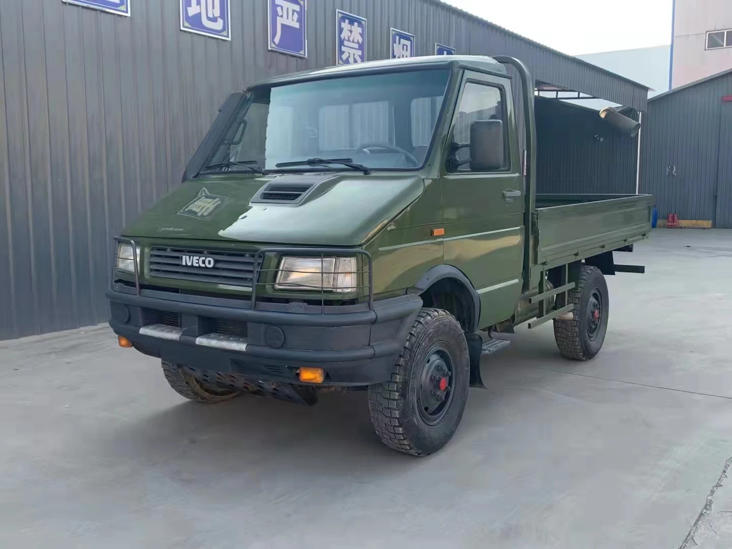 Хорошо используемый маленький грузовик Sinotruck Howo 4x4