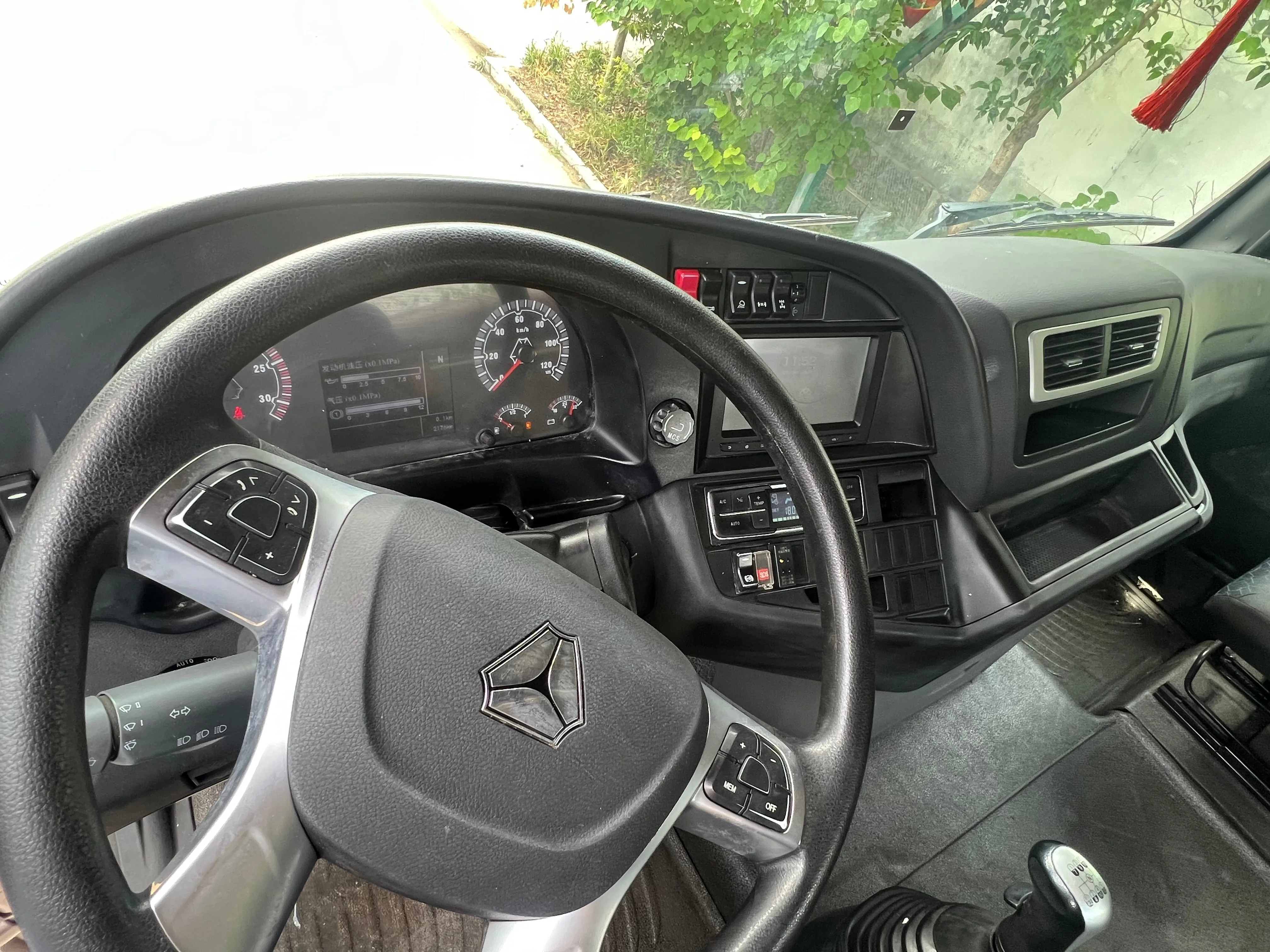 HOWO Sinotruk Used and New 371/375/420 HP CNG Truck Used Tractor Truck for Sale