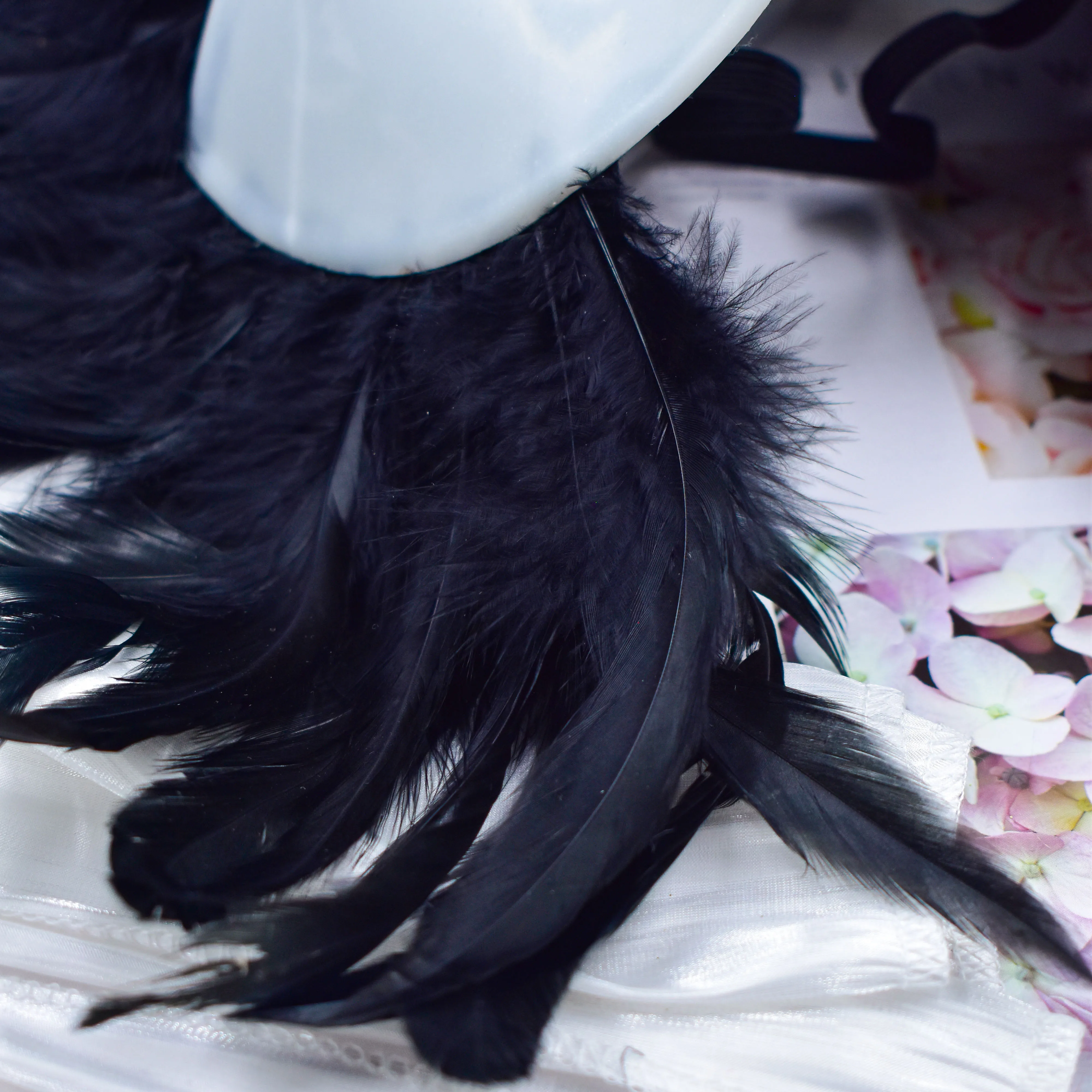 High Quality White Venetian Feather Mask Plastic Masquerade Handmade Craft Cosplay For Carnival Party Favor