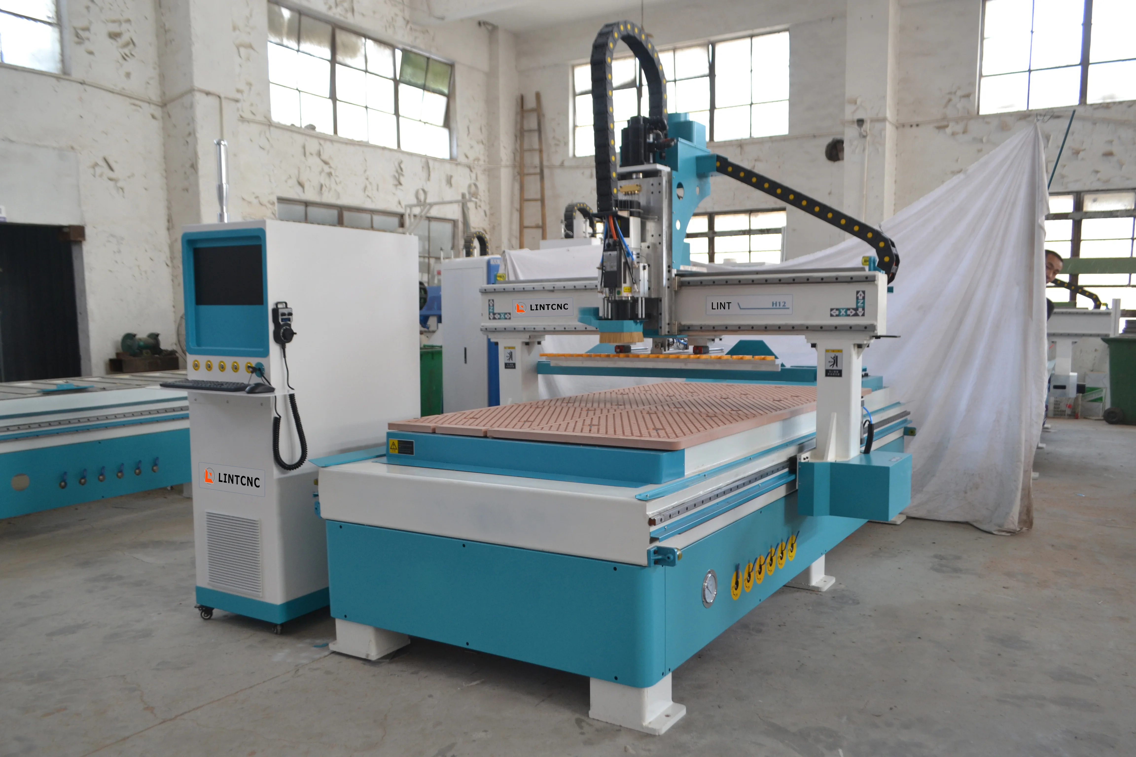  1300*2500mm 4**8ft Automatic tool change ATC 1325 1530 2030 CNC Couter Machine with 8 Tools for Furniture Cutting
