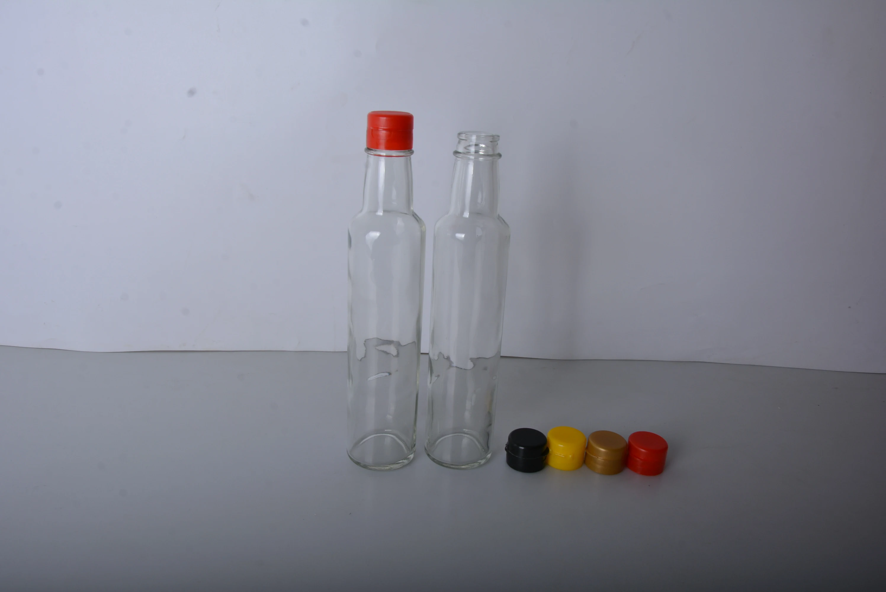 sauce vinegar round glass bottle with plastic cap