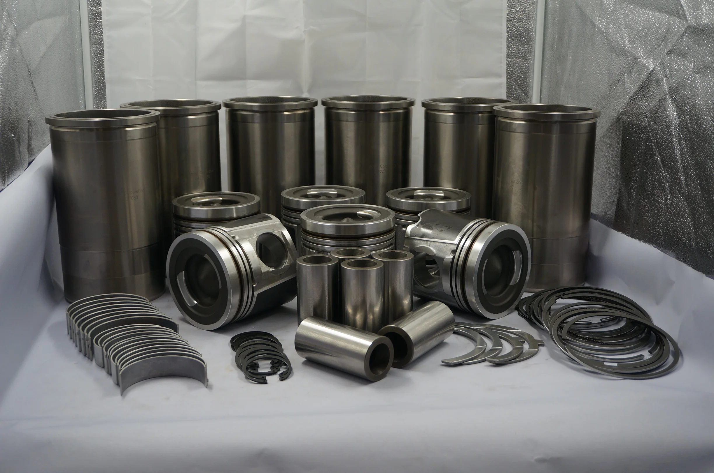  Deutz TCD 2015 V06 комплект поршней 0426