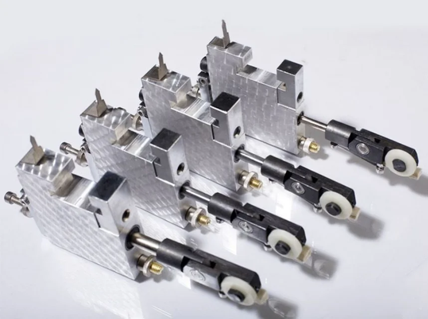 The Latest Small Manual Dual-Bridge Glass Cutting Machine Cutting Table in Glass Cutting Technology