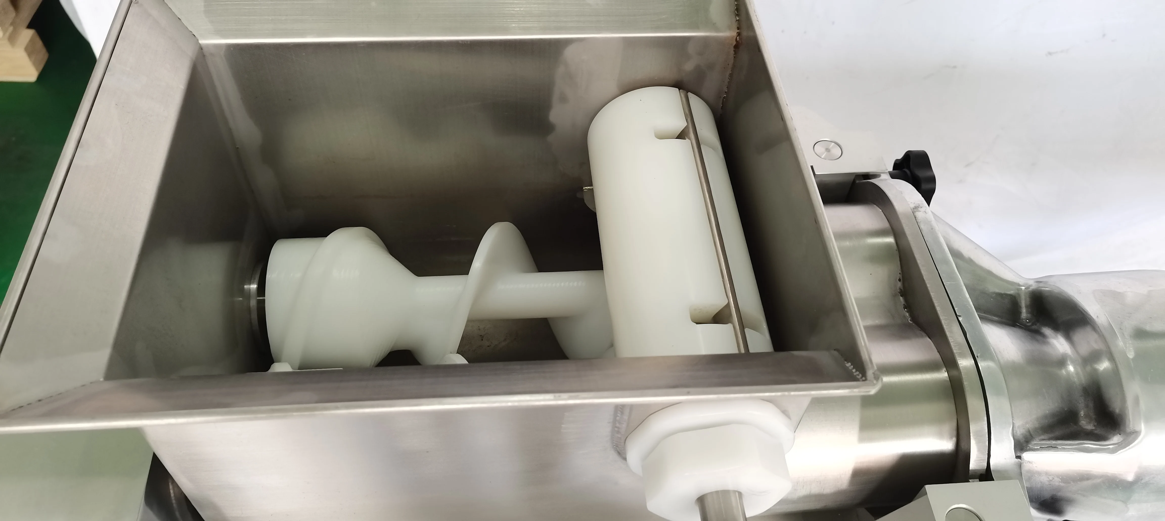 Coconut Energy Bites bar extruder making machine /small chocolate bar making machine chocolate and coconut bar making machine
