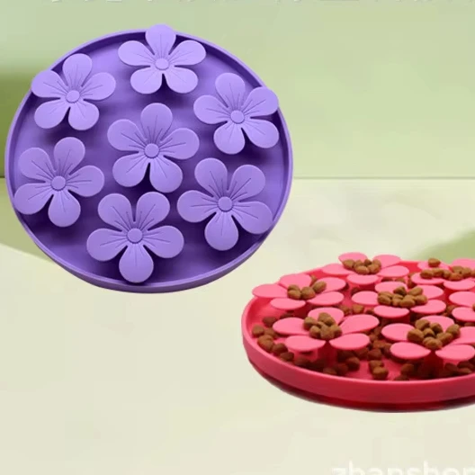 Pet Licking Plate Slow Food Utensils Pet Supplies Slow Food Suction Cup Cat Supplies Licking Sniff Mat