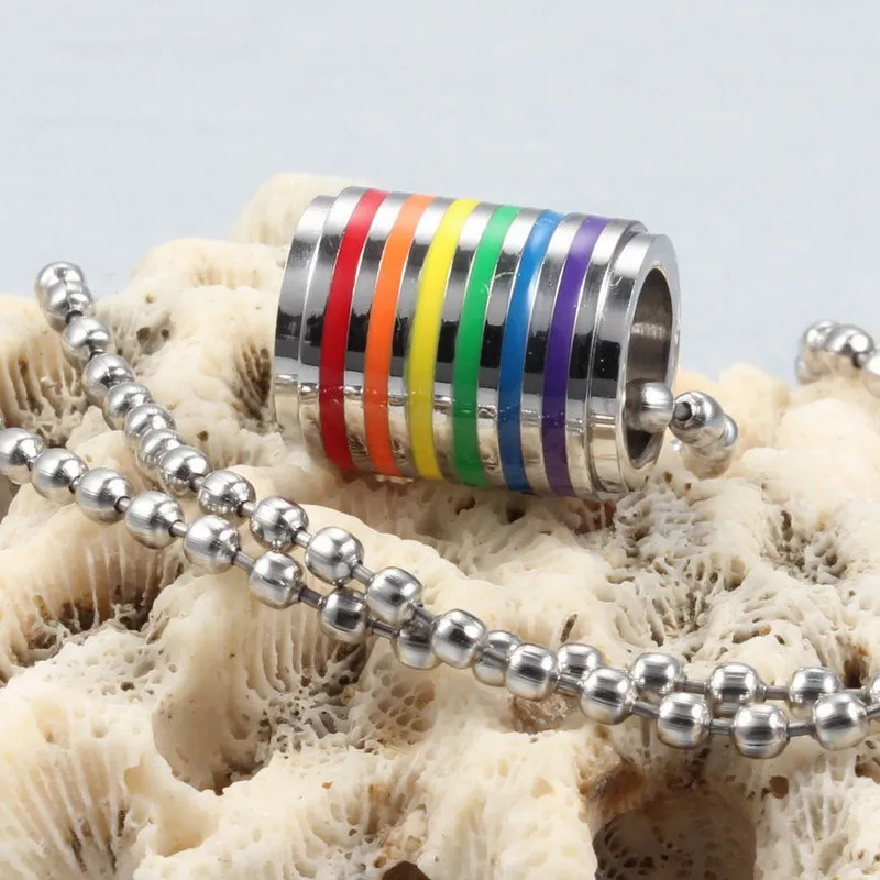 China High Quality Stainless Steel Circle Plate Rainbow Pride Gay Necklace Men Fashion Couple Unisex Pendant Chain Jewelry Gifts