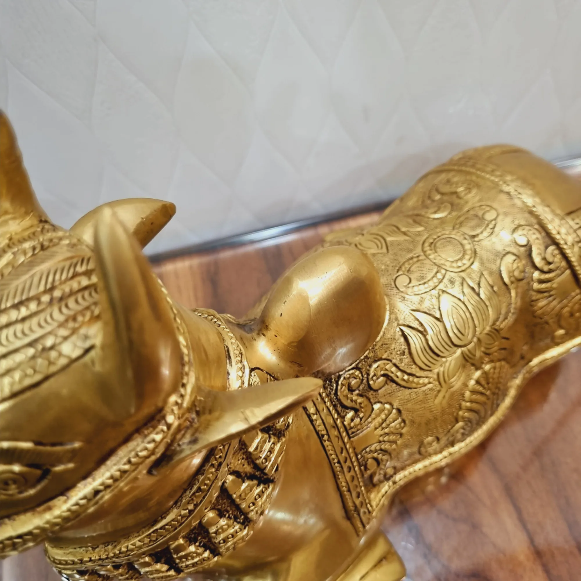 Aakrati Traditional Brass Nandi Murti - Symbol of Strength Nandi Figurine Temple Decor (Yellow, 8.5)