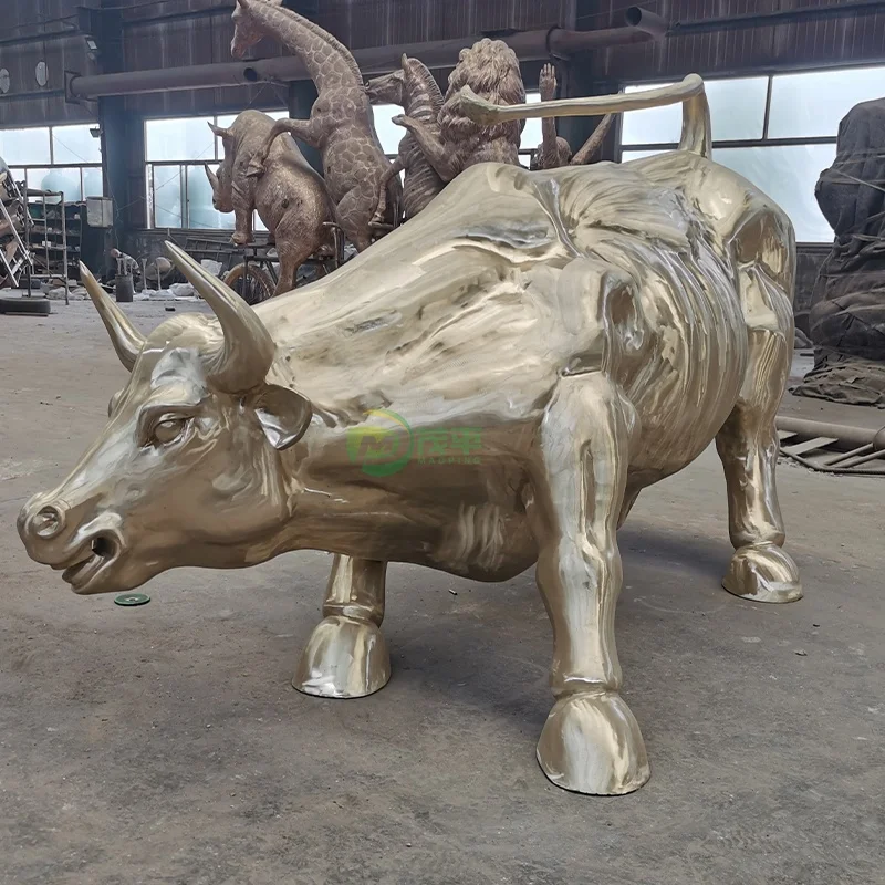 Custom OEM ODM Large Famous Outdoor Garden Decoration Large  Bronze Brass Metal Crafts Abstract Animal Statue Wall Street Bull