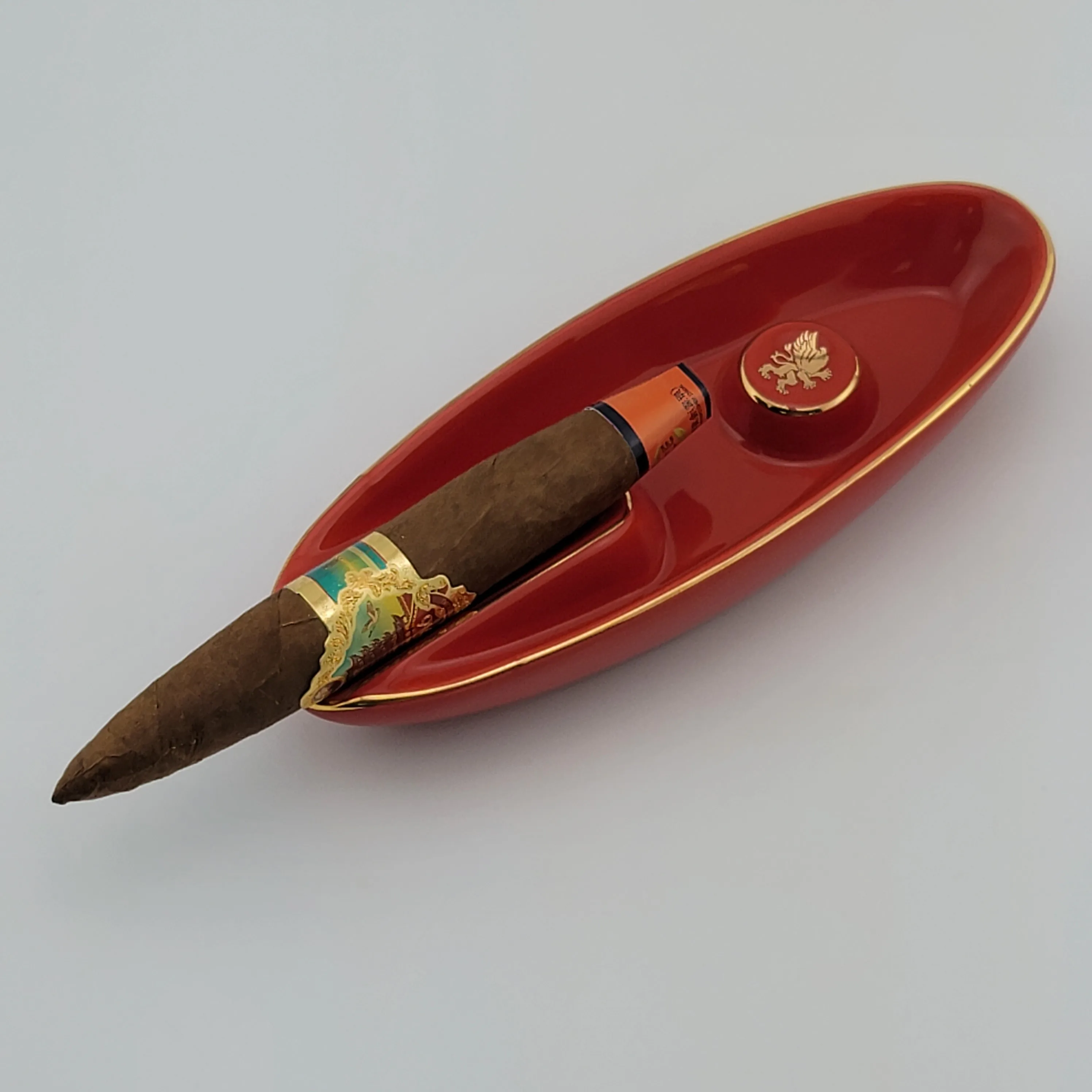 OEM Customize desgin cigar holder cool porcelain red ceramic cigar ashtray