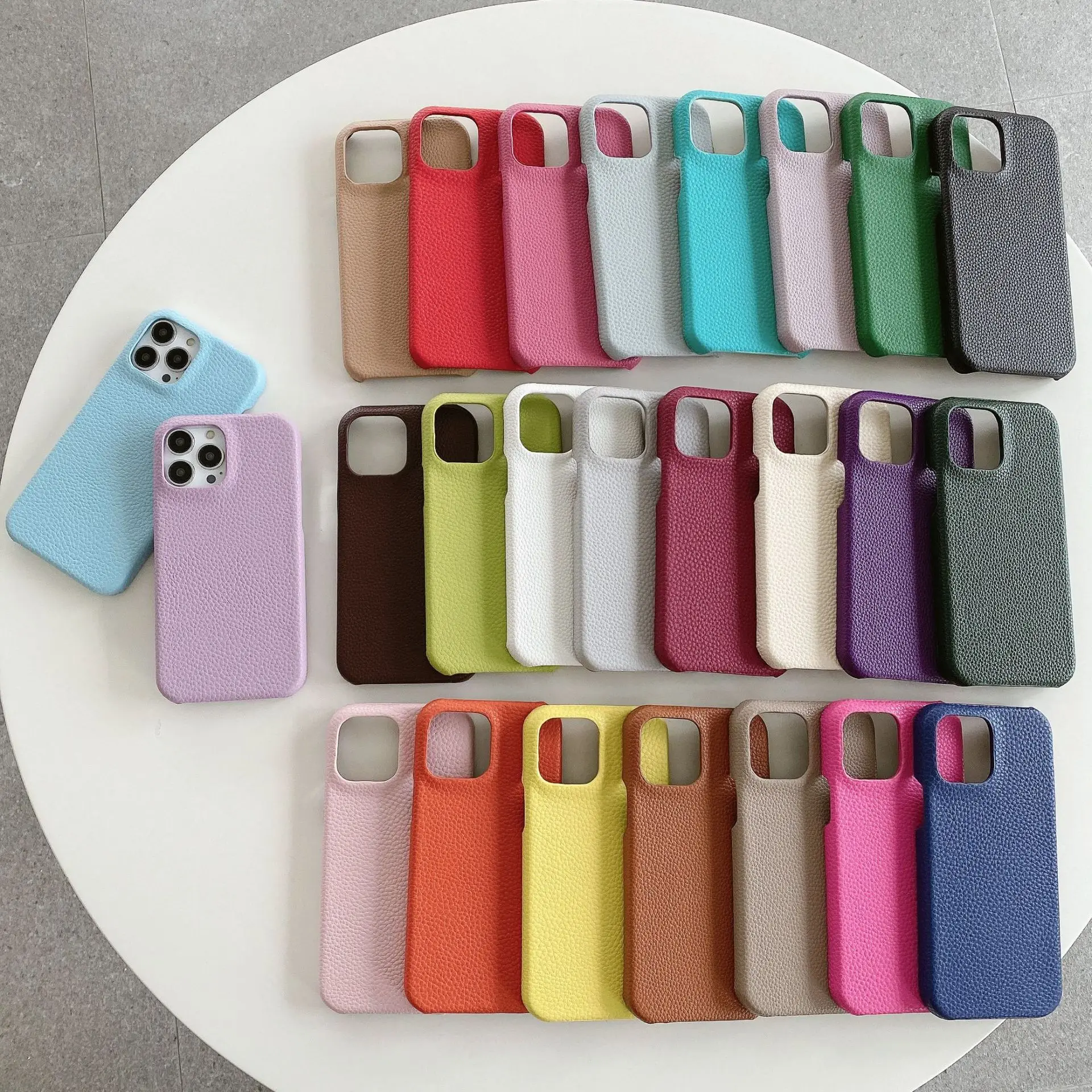 Кожаный чехол для iPhone 16