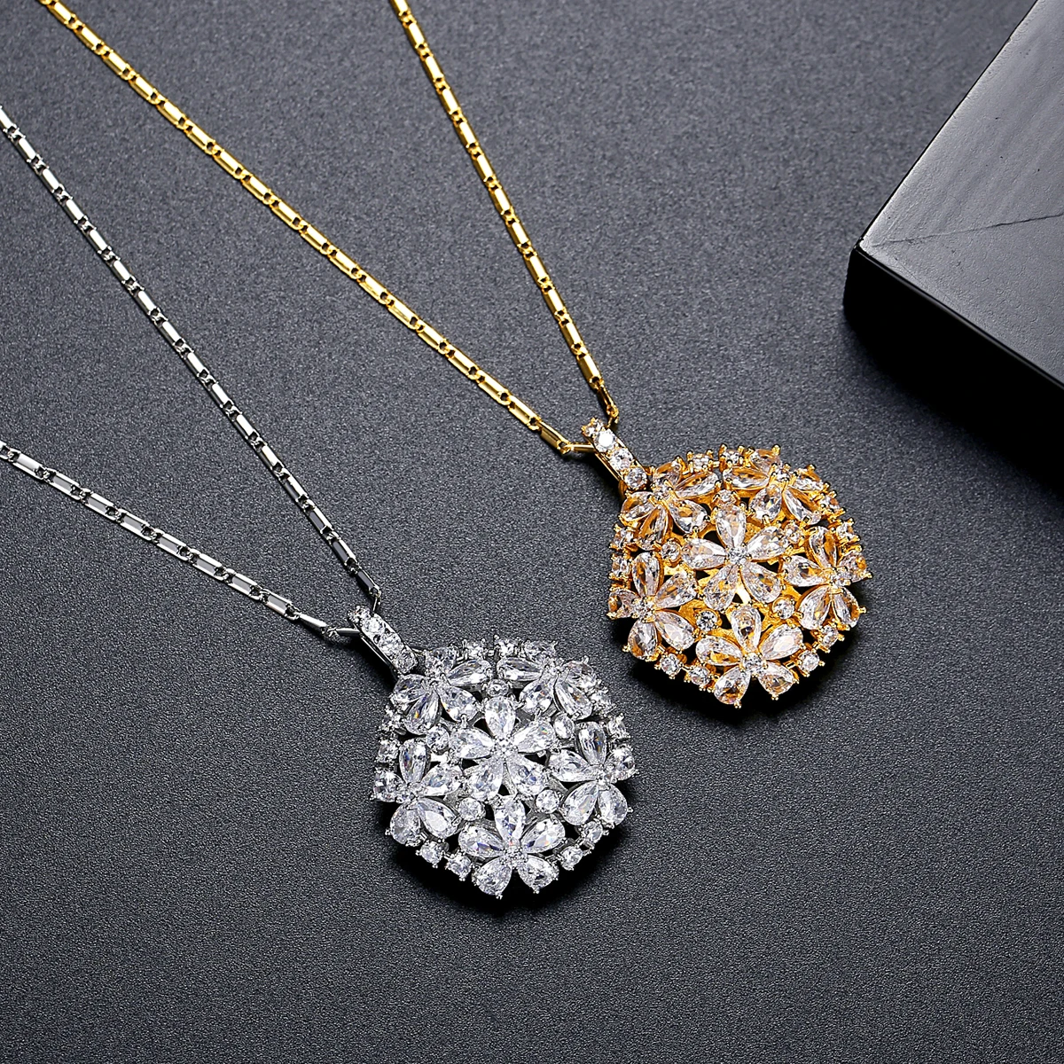 LUOTEEMI New Luxury Small Pendants Necklace 3A Clear Cubic ZIrconia Elegant Big Flower Women Bridal Engagement Wedding Necklaces