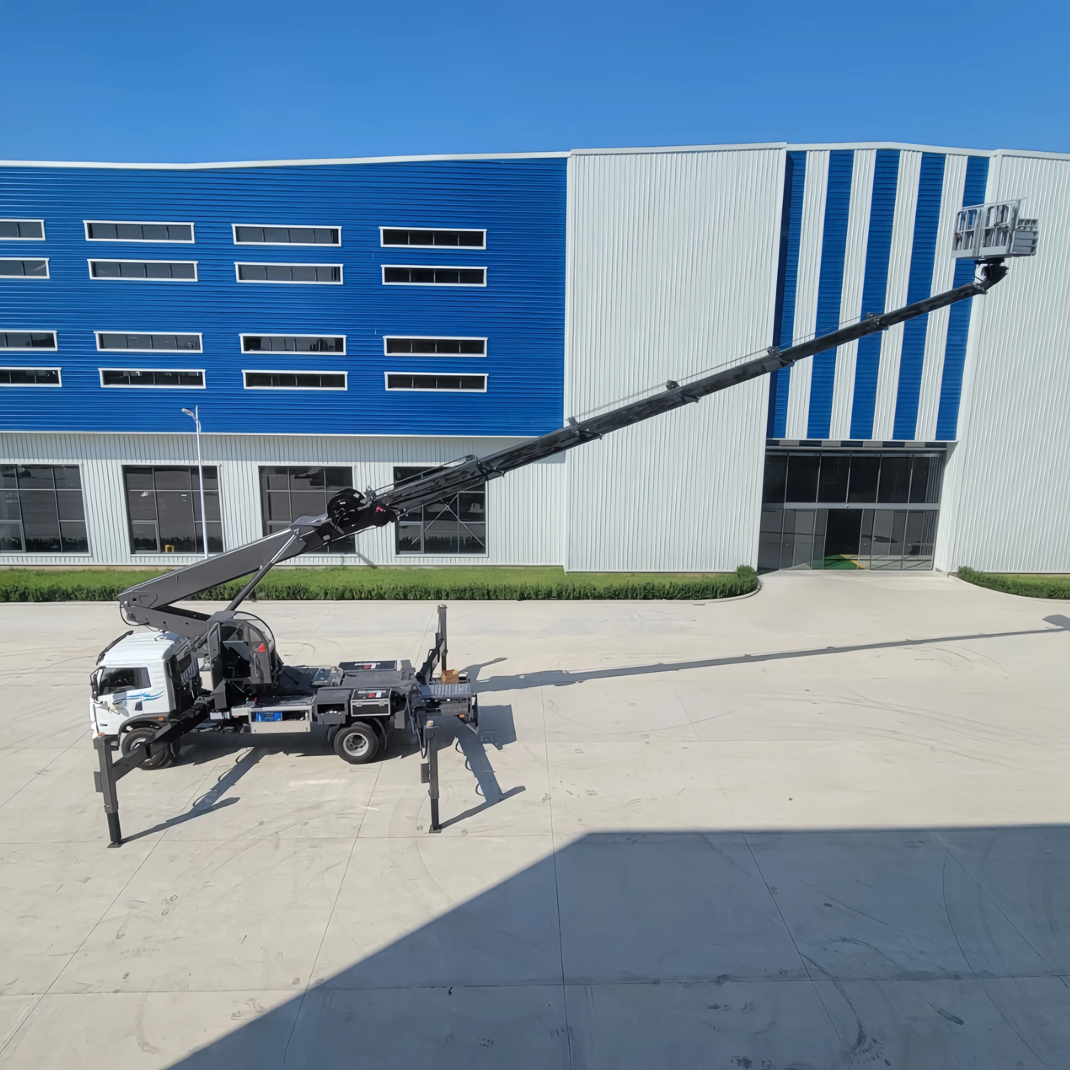 China aerial work platform truck factory JIUHE truck mounted aerial lift 21m 23m 25m 29m 38m 45m aerial work truck