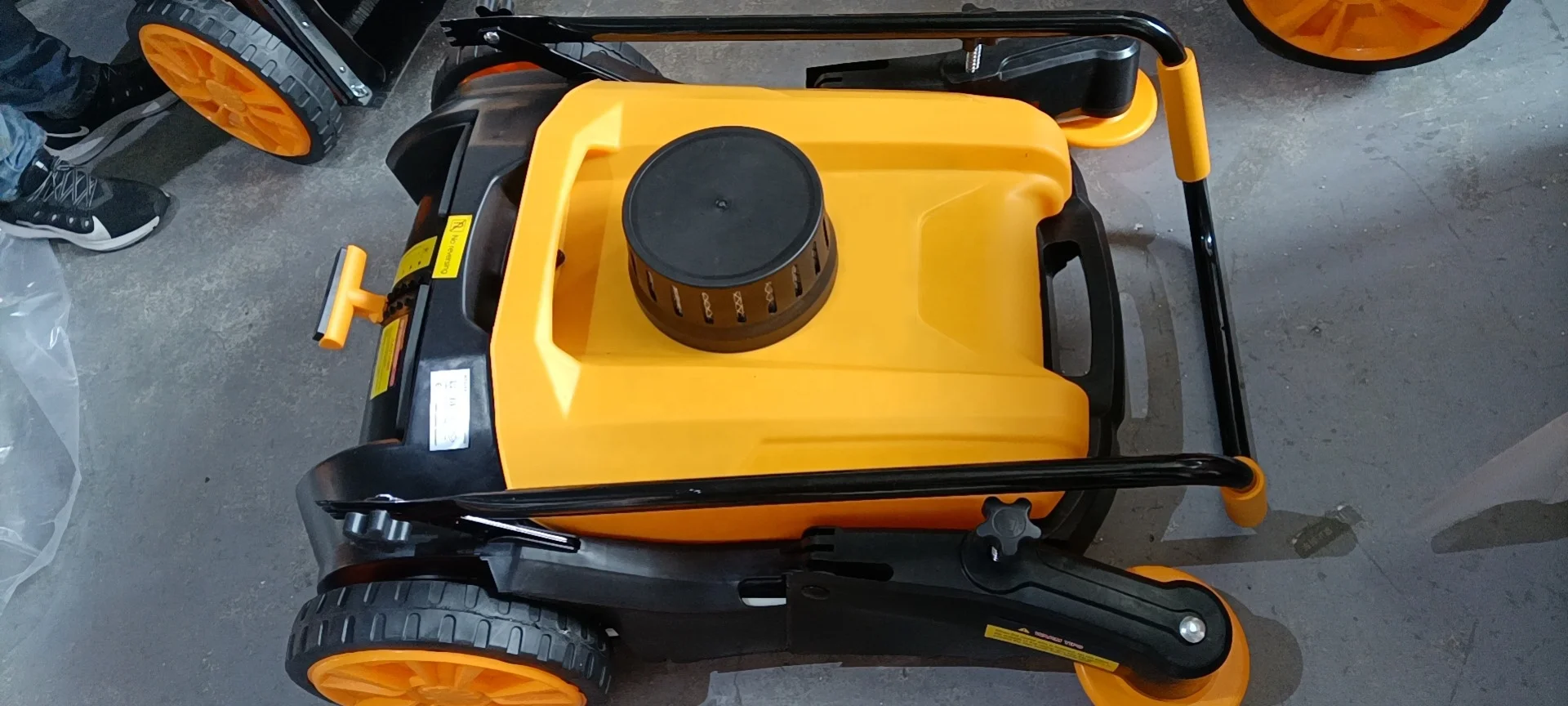 Automatic mini walk behind 1000mm 70L road cleaner hand push floor sweeper robot