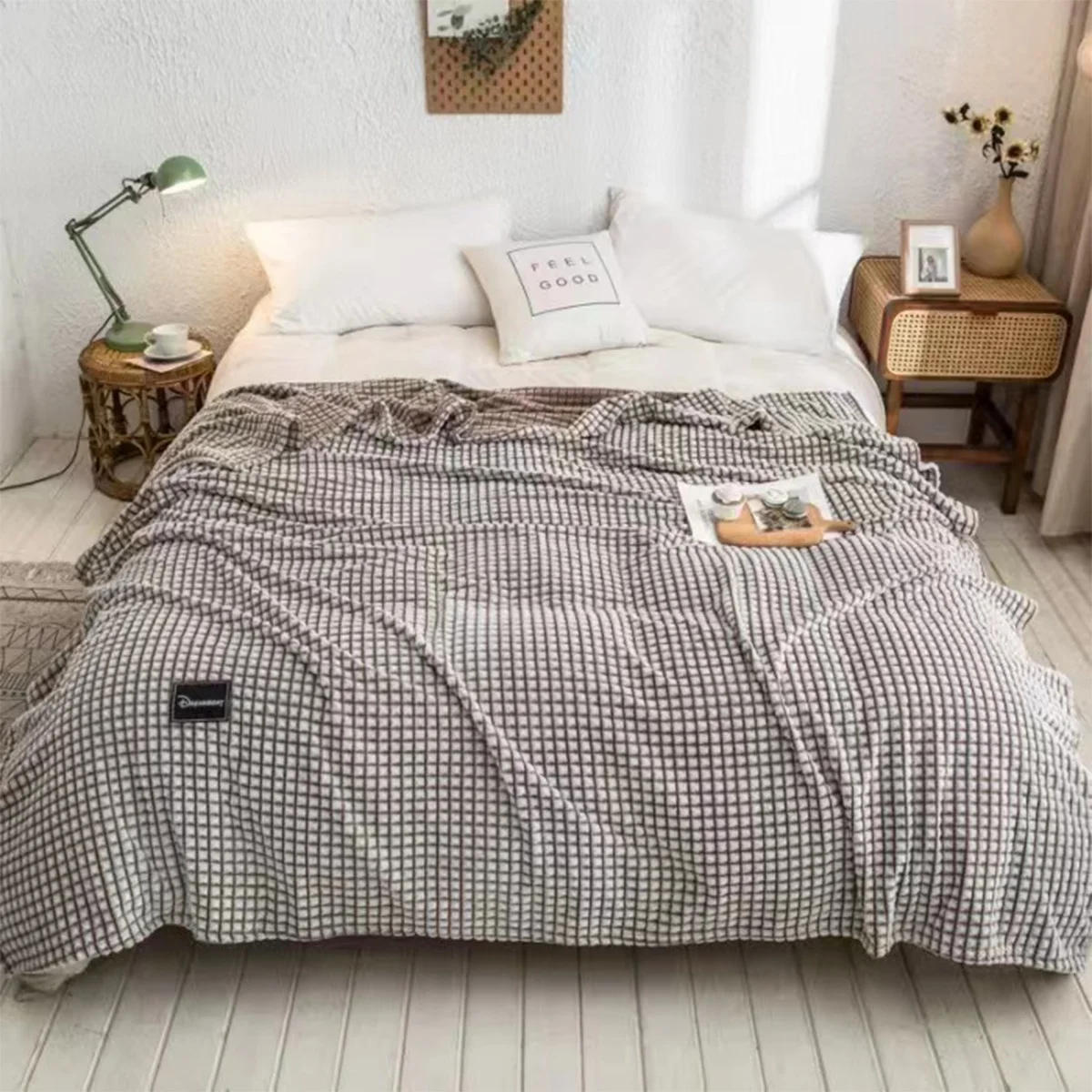 Wholesale Luxury Plaid Pattern Cozy  Fleece Bed Blanket Soft Throw Blanket  Custom Logo