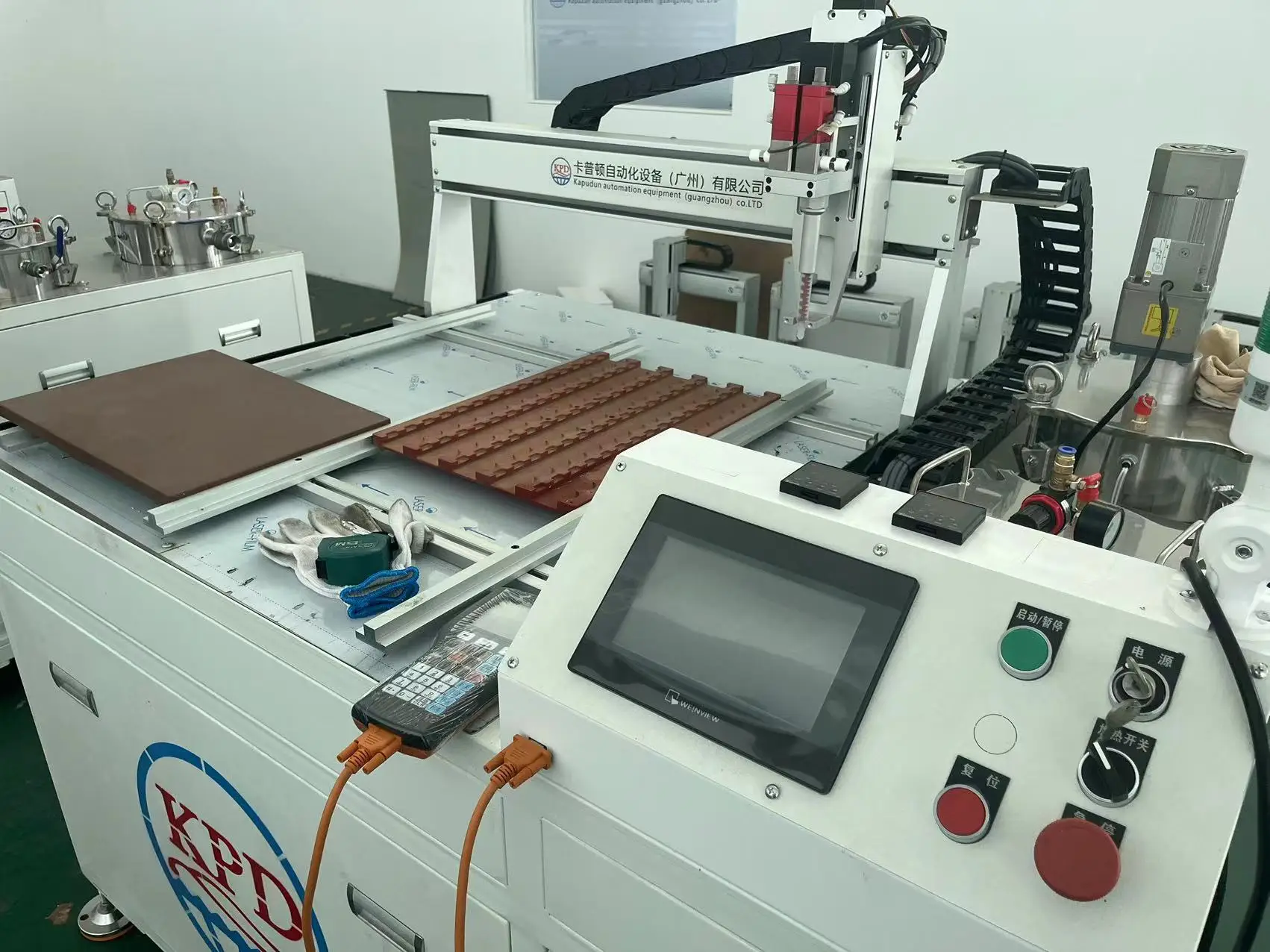 Automatic mixing and dosing of two-component materials, compounds, sealants