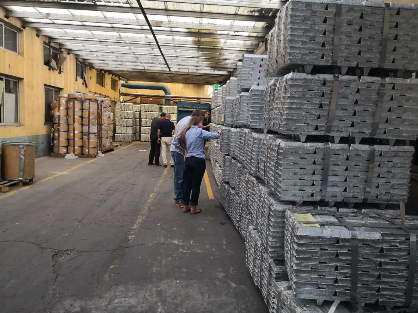 Manufacturers sell high-purity and high-quality zinc ingots 99.995