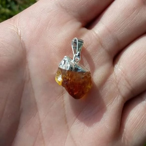 Кулон в виде точечной цитрина