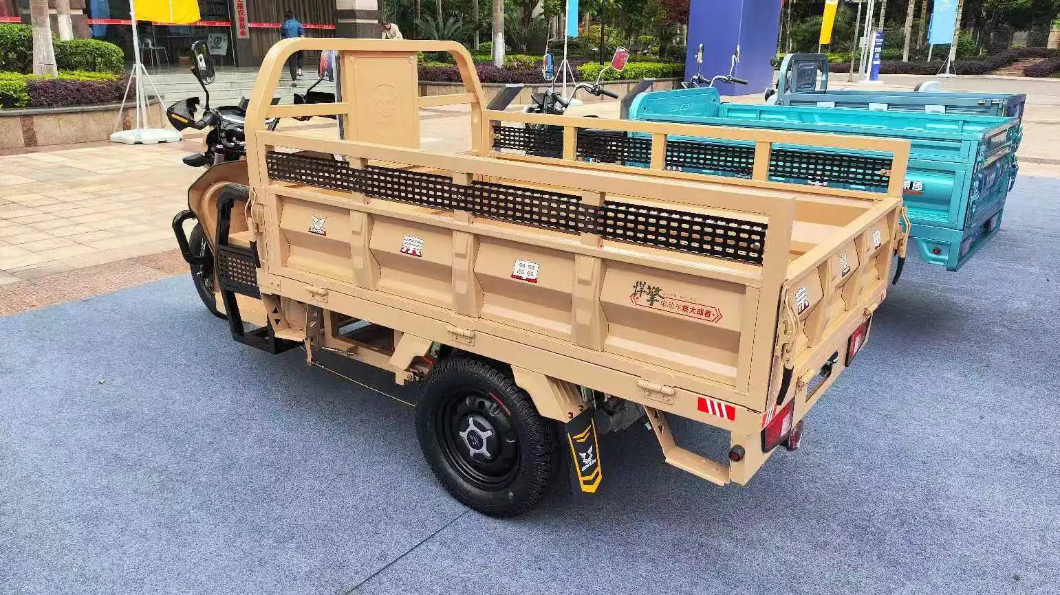 Chinese ZONSEN  Maunufatory  High Tech Tuktuk 3 Wheel Motorcycle 1500w Motor 50km/h 2t Heavy Loader