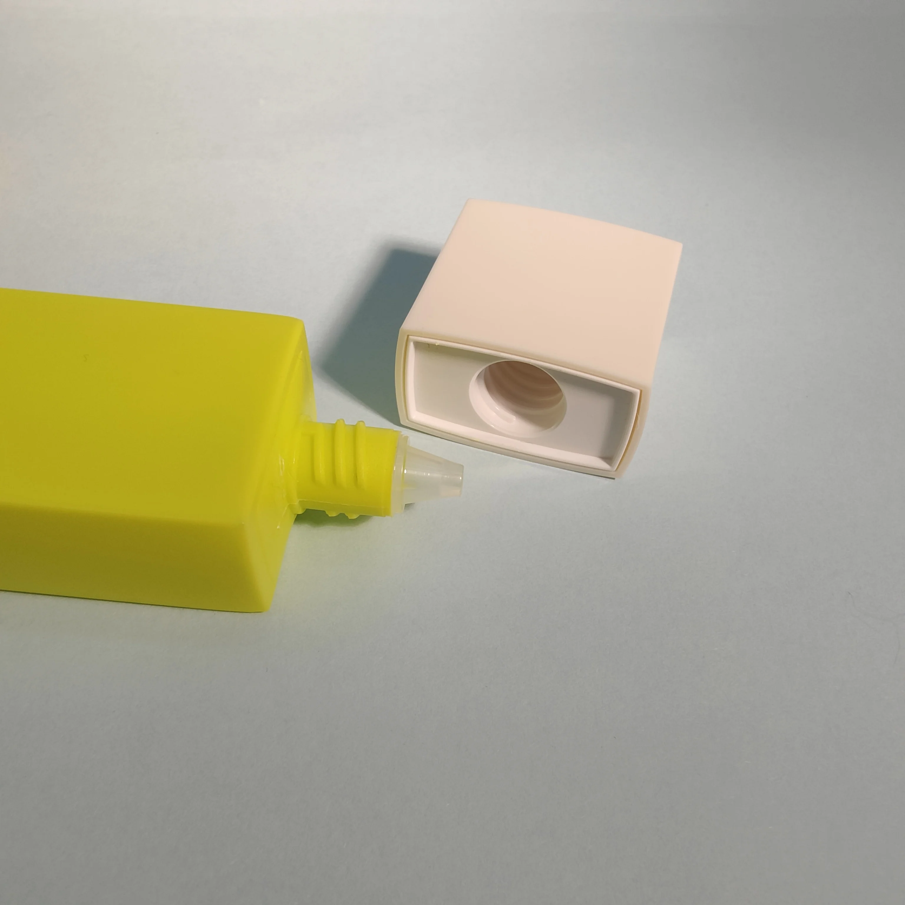 Hot Sale Square Shaped 30ml Screw Cap PP Bottle with Nozzle Matte Finish Sunscreen Cream Lotion and Makeup Container