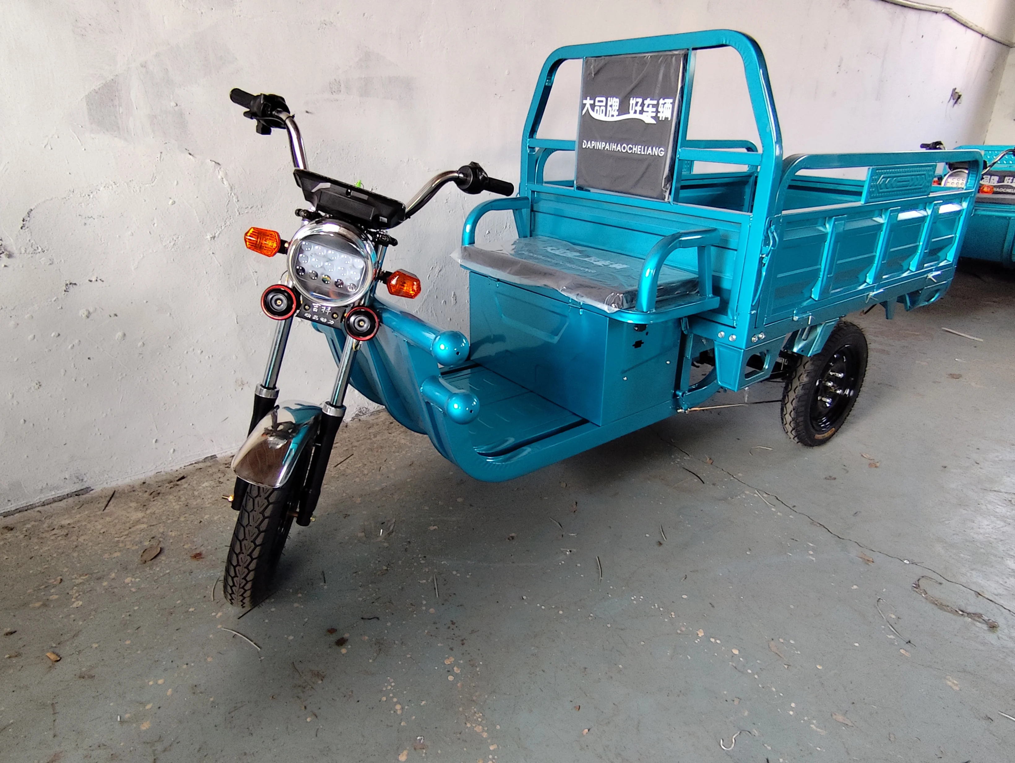 Factory direct electric tricycles Brand New electric cargo tricycle Selling fast Modern cargo electric tricycle
