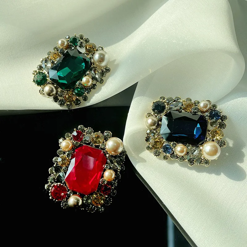 Vintage Luxury Baroque Square Brooches Women Green Red Rhinestone Pearl Crystal Badge Pins Office Party Coat Cloth Accessories