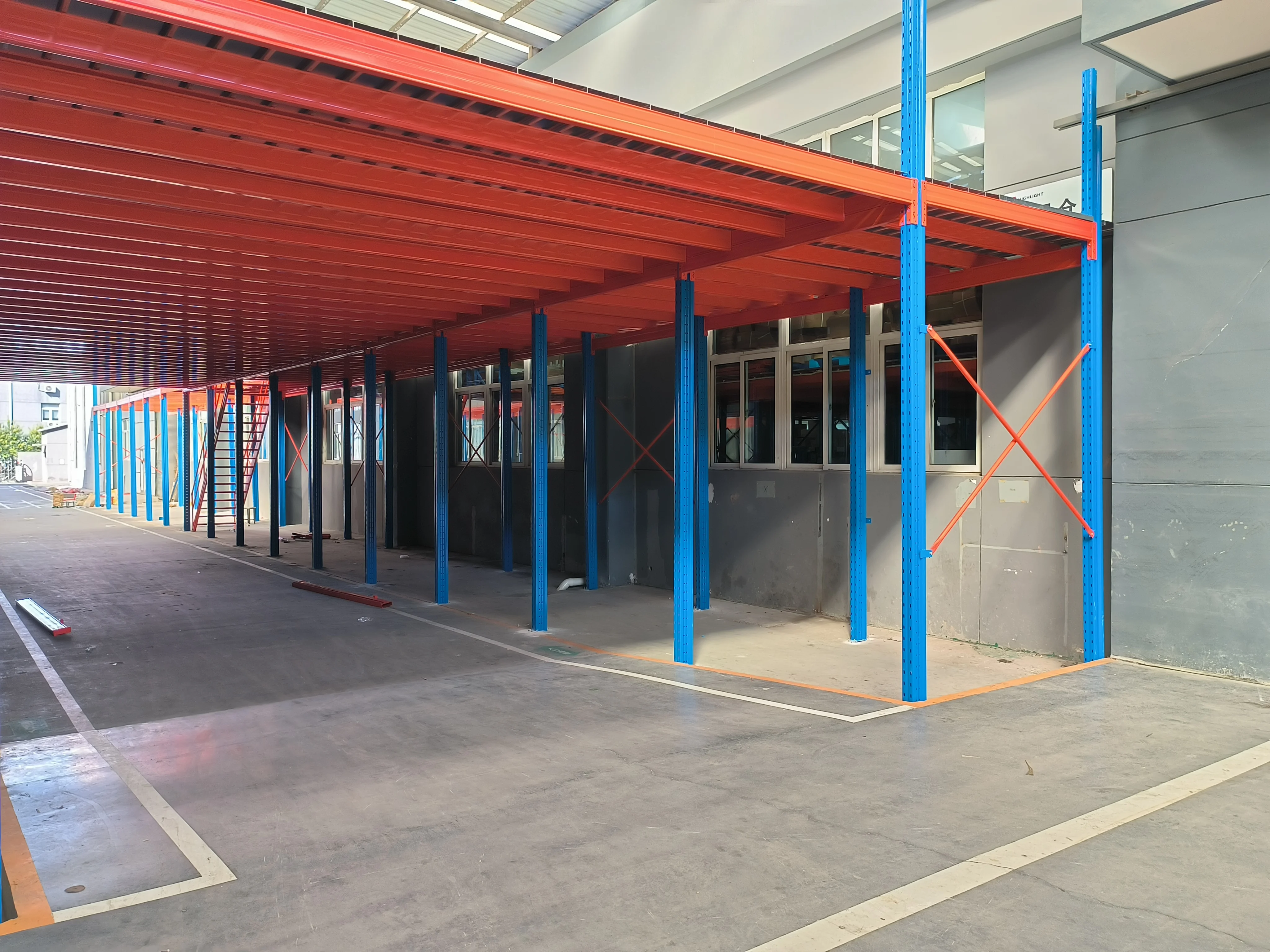 Полка для хранения чердака из стального материала Съемная легкая в сборке полка платформа