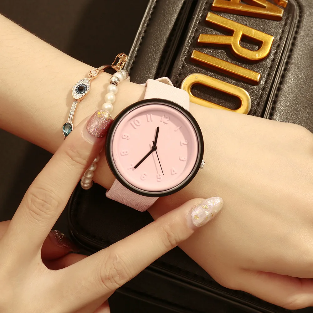 Wholesale new design Leather wristwatch Geneva luxury wrist ladies canvas Quartz watch for women