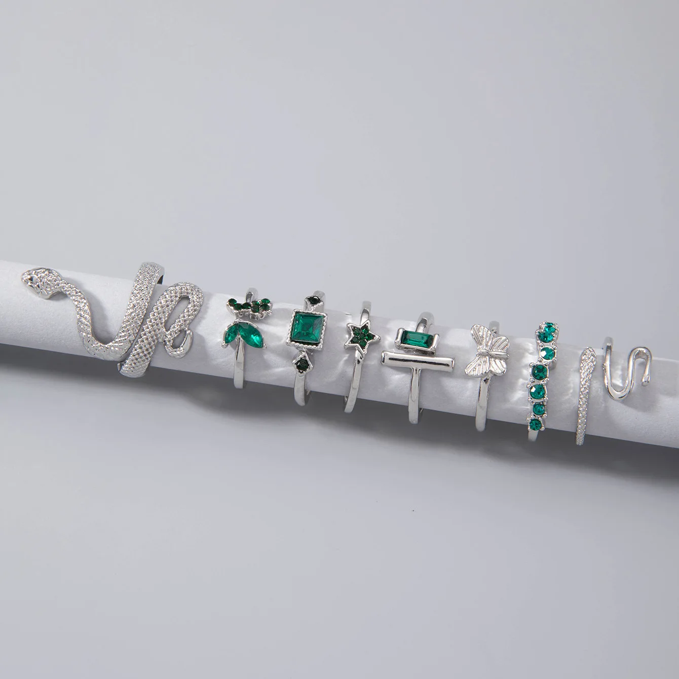 INS Trendy 8pcs/set Boho Style Green Rhinestone Butterfly Opening Ring Set for Women Star Snake Joint Rings