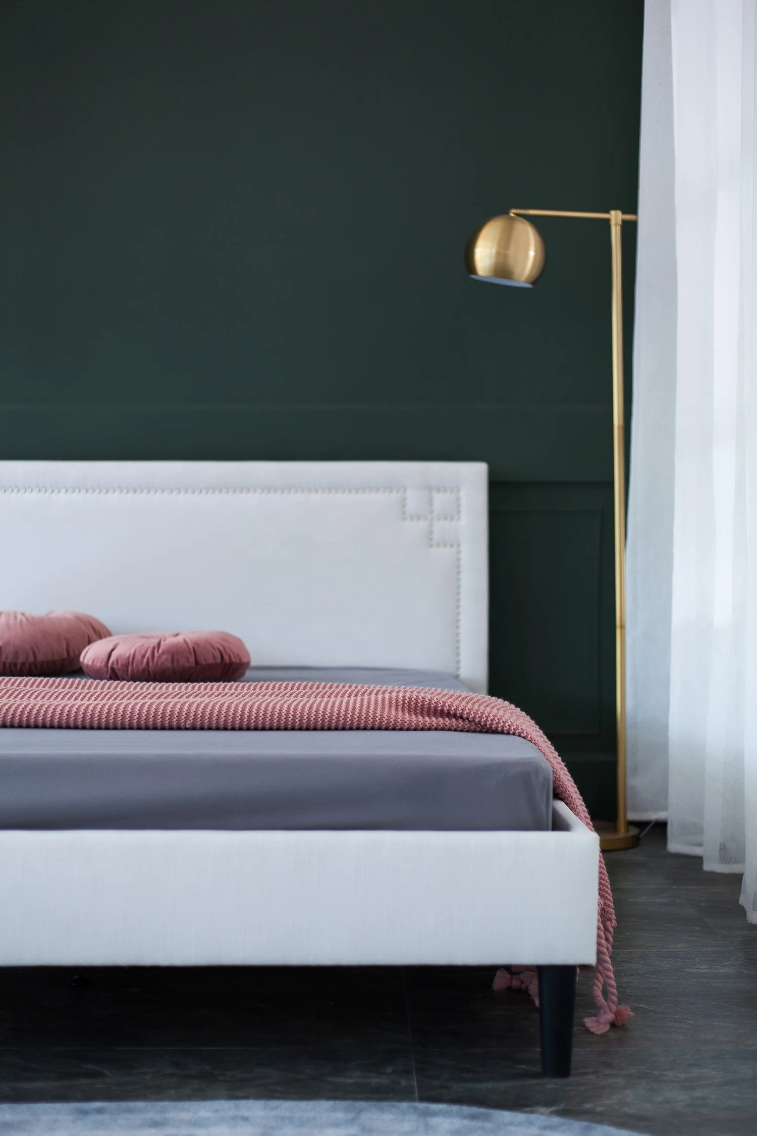 
Standard Upholstery Tufted Headboard King Size Wood Bed Frame with Wood Slats 