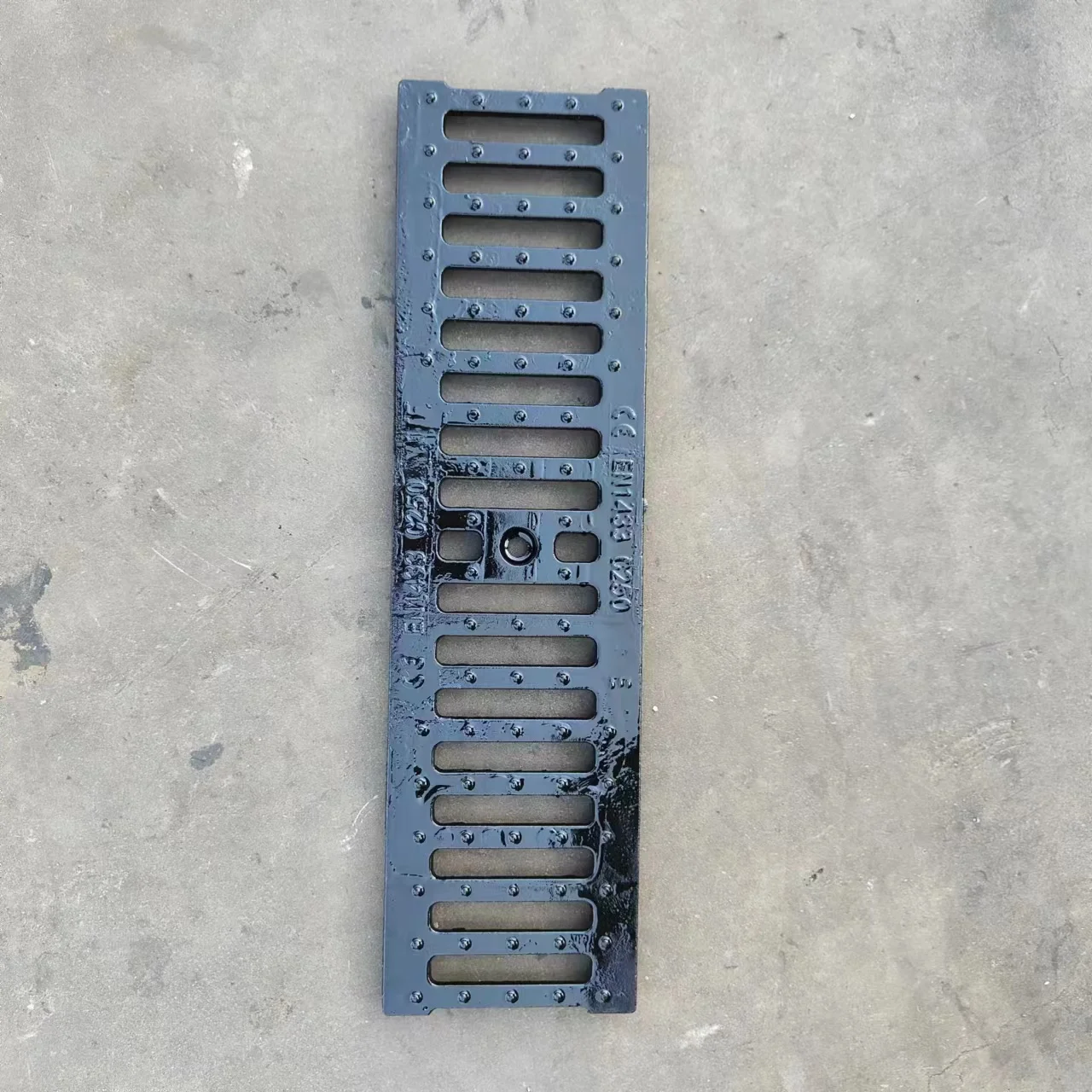 High Quality Grating drain cover Ditch U-Shaped Concrete Ductile Iron Material Polymer Drainage Channel