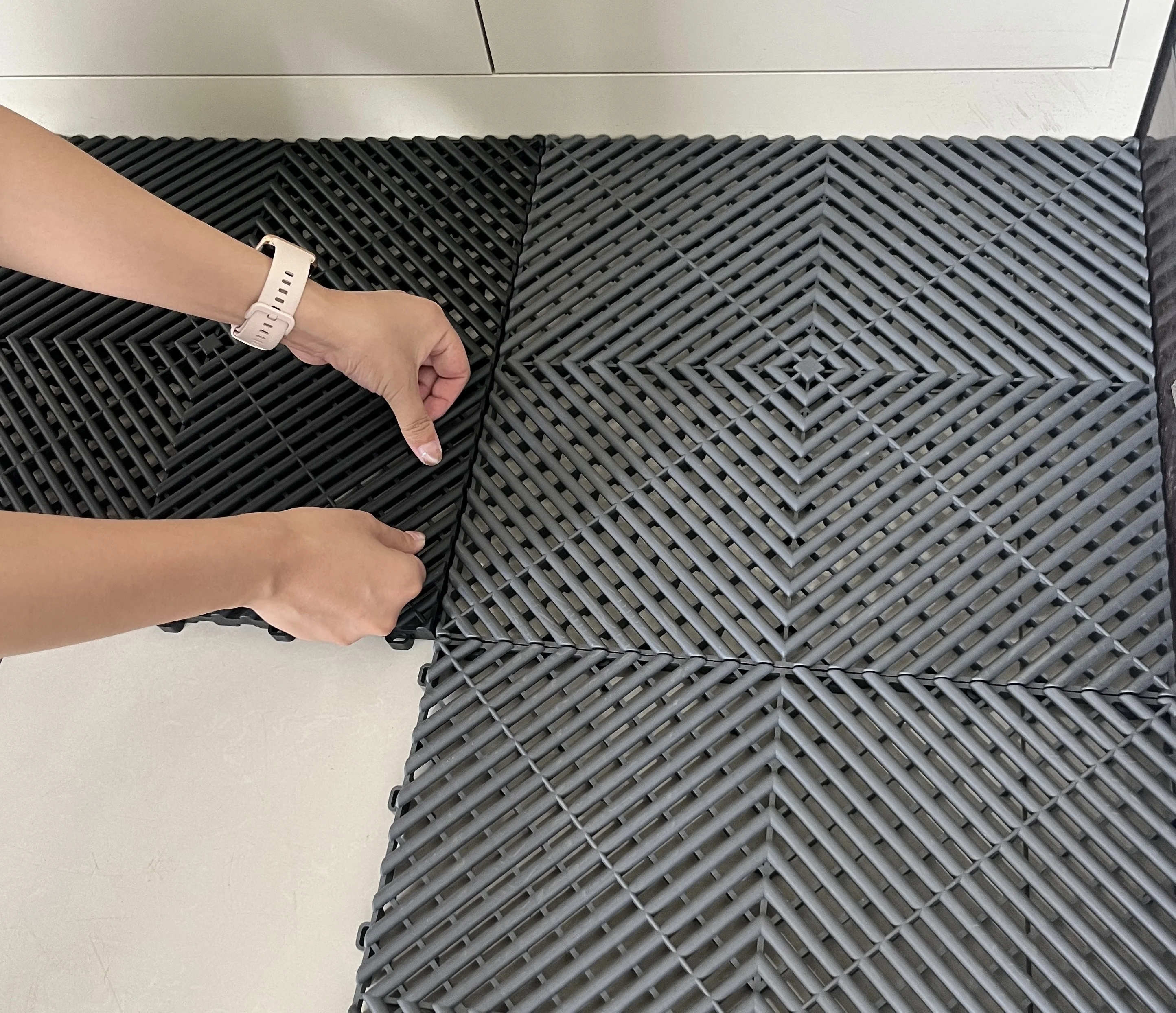 Qingdao Readygo interlocking pvc garage flooring tiles warehouse  dalle slab rib garage tiles pvc garage floor mat