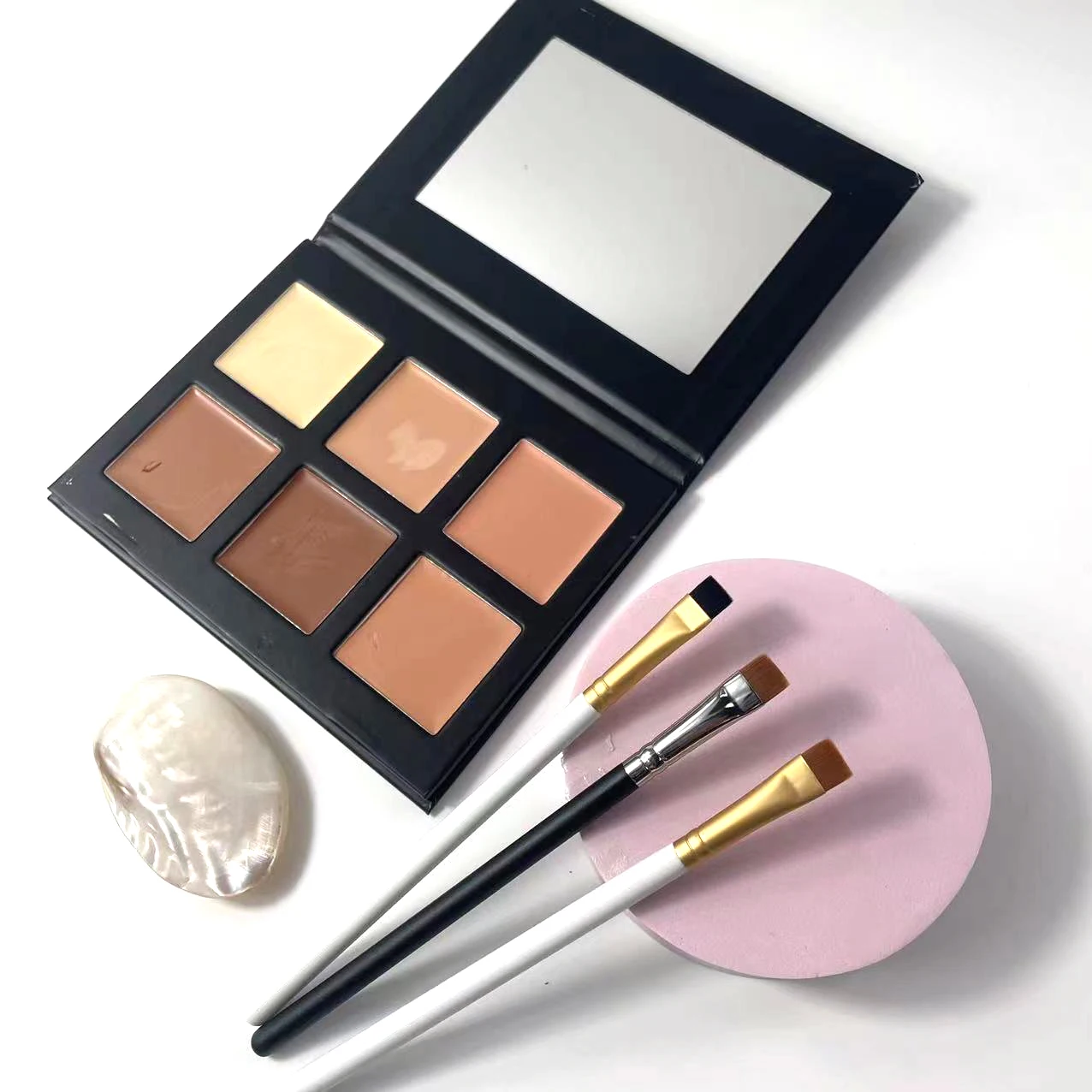 #212 Flat Eyebrow Brush.jpg