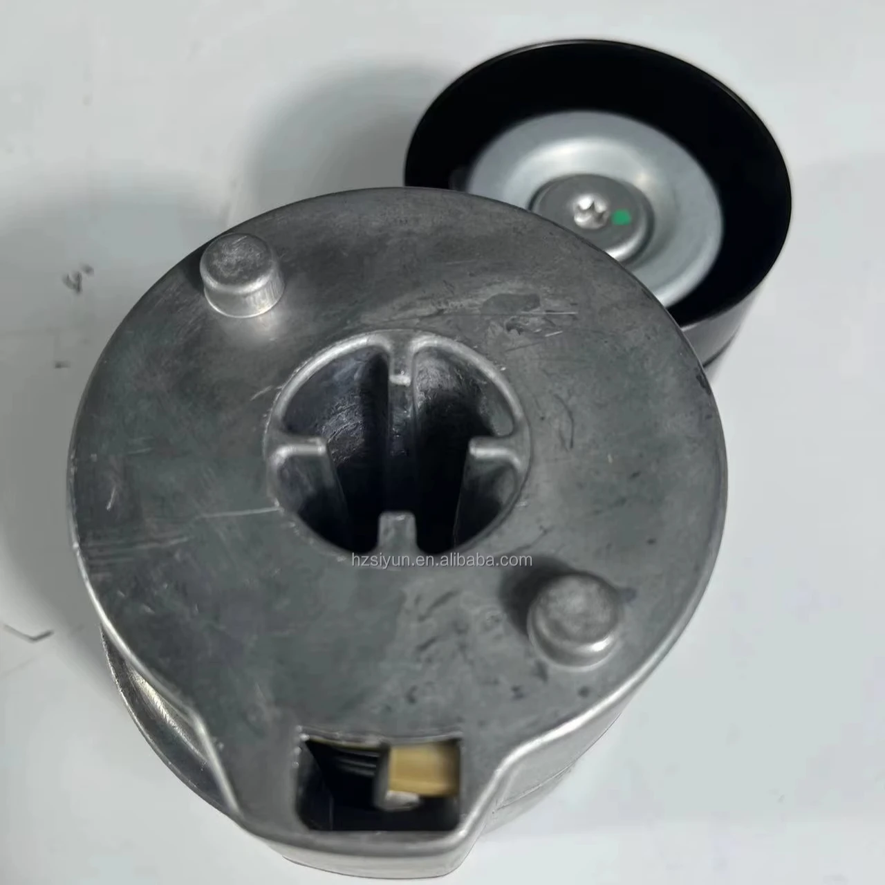 DEUTZ TCD2013 L06 2 В 04504155 VOLVO 21618992 натяжитель ремня MAHLE APV4073