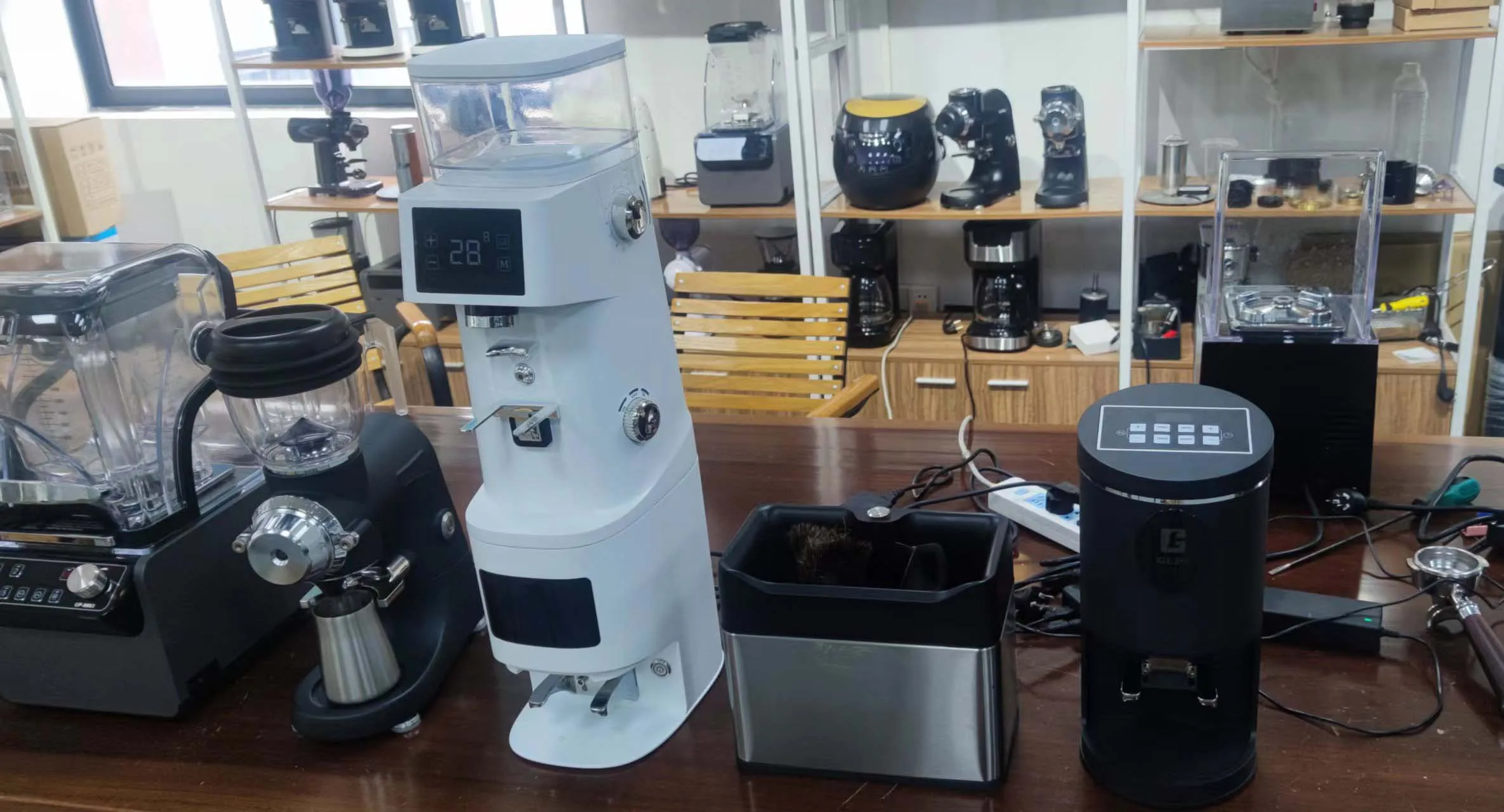 Gepu Professional Commercial Coffee Knock Box Machine Electric Coffee Portafilter Cleaner