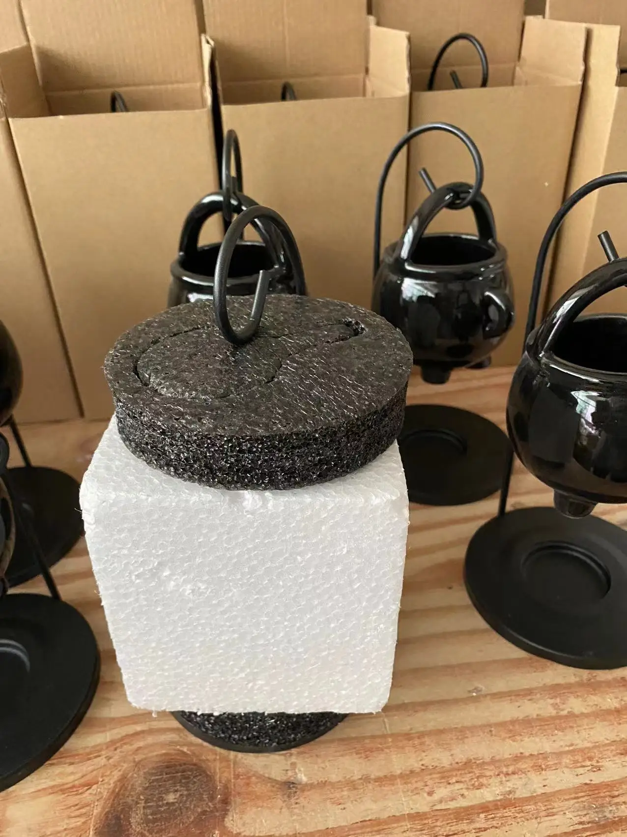 Wholesale Iron Shelf Classic Ceramic Essential Oil Burner Candle Aromatherapy Furnace Incense Burner For Sale