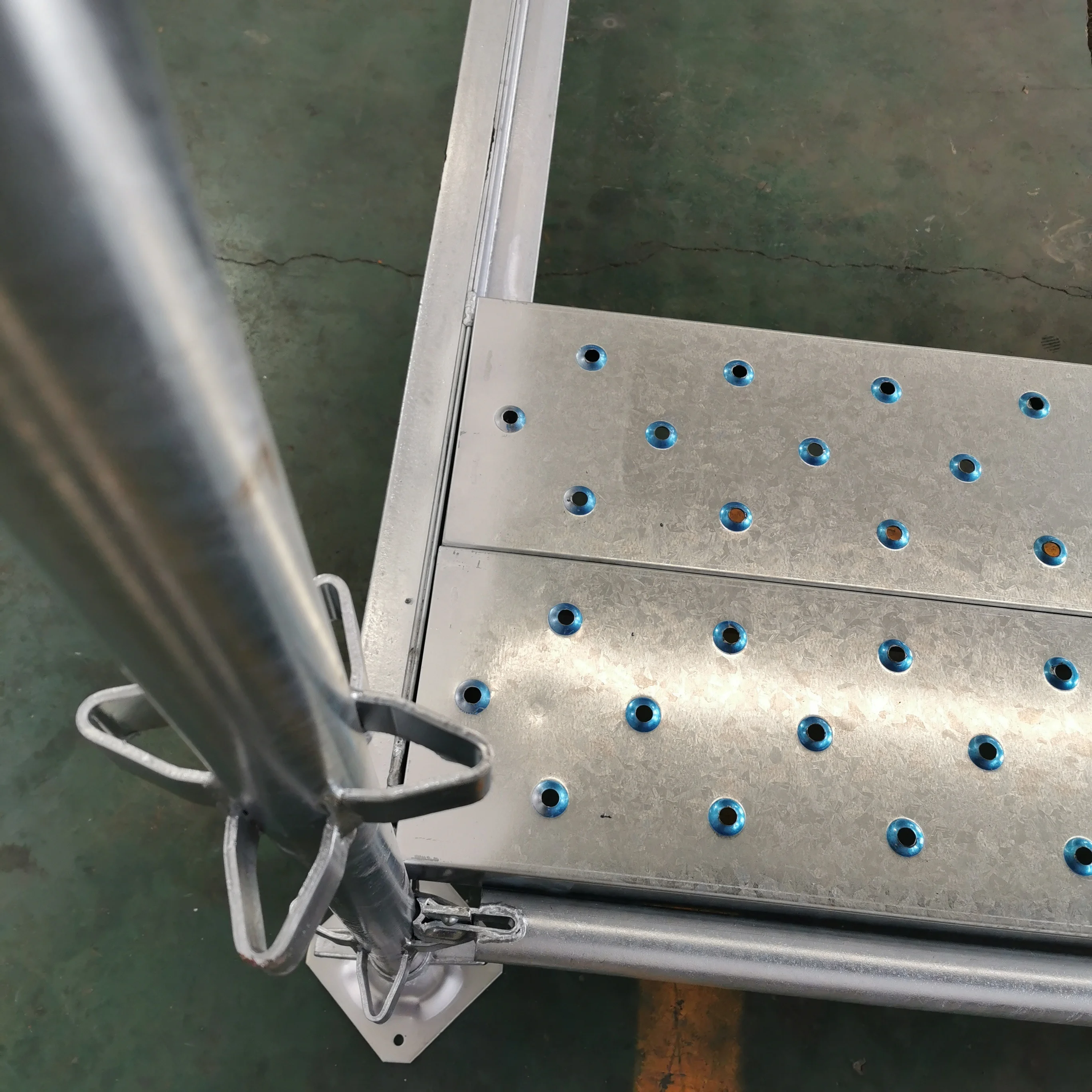 Modular Kwikstage Scaffolding System Comply With Australian Standard For Building Work