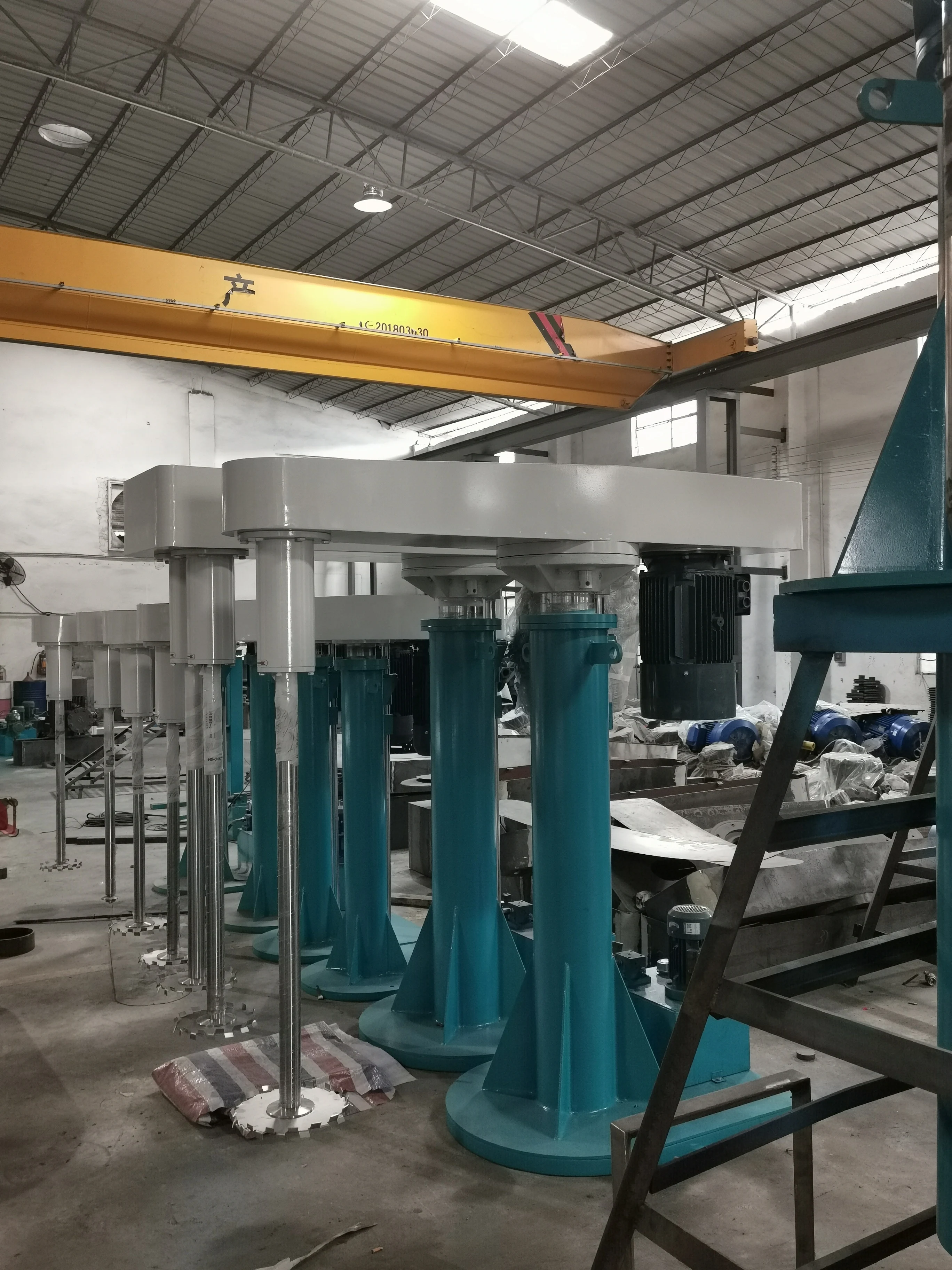 Liquid and solid double shaft disperser and  industrial paint mixer