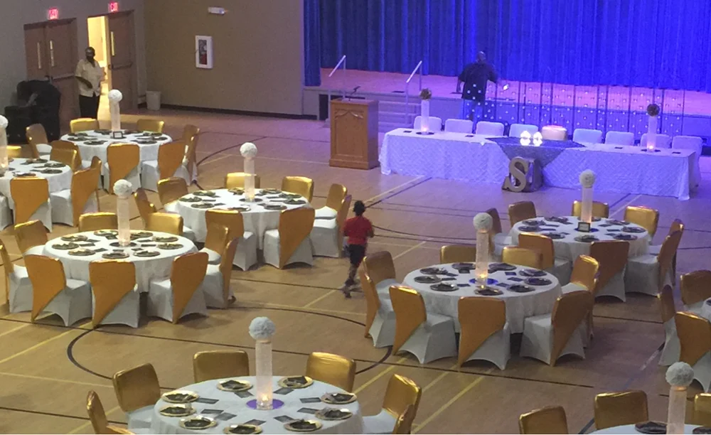 
Bright Golden Metallic Half Chair Cover one leg Chair Bands for Wedding Event Party Decoration 