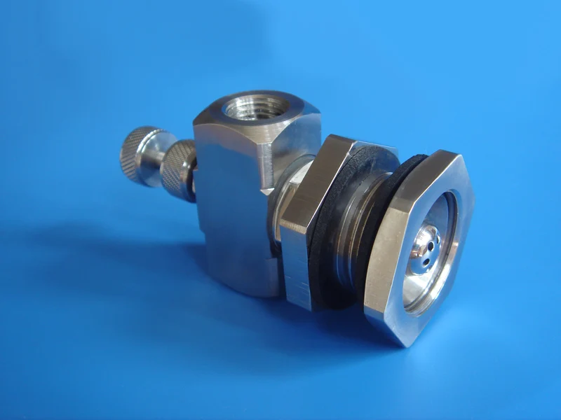 External mixing water air atomizing spray nozzle