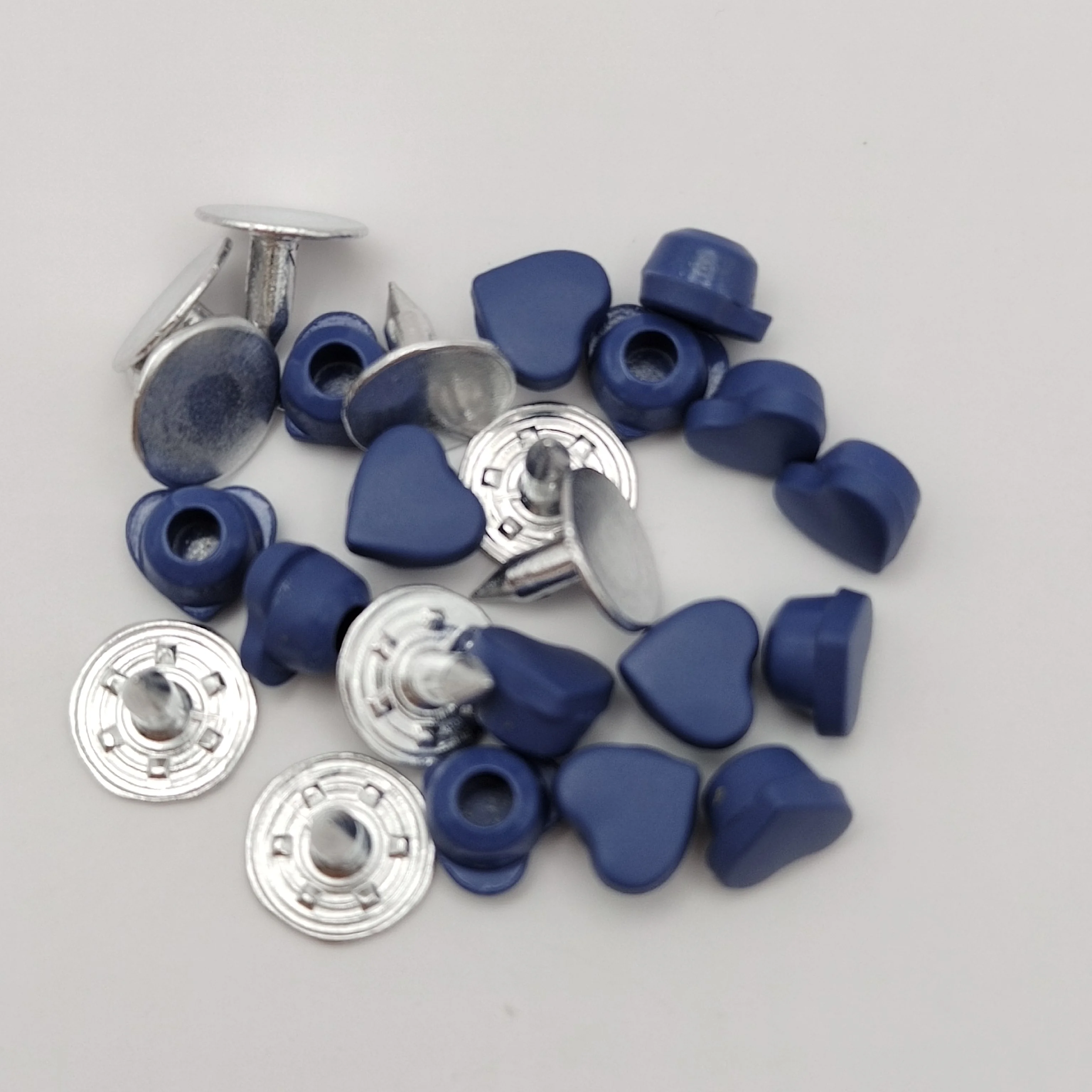 Customized decoration rivets metal heart logo rivets clothing studs for shoes/bags
